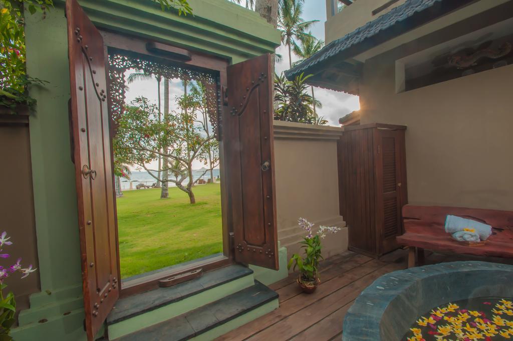 Oceanfront Citakara Sari Villas Candi Dasa  Exterior photo
