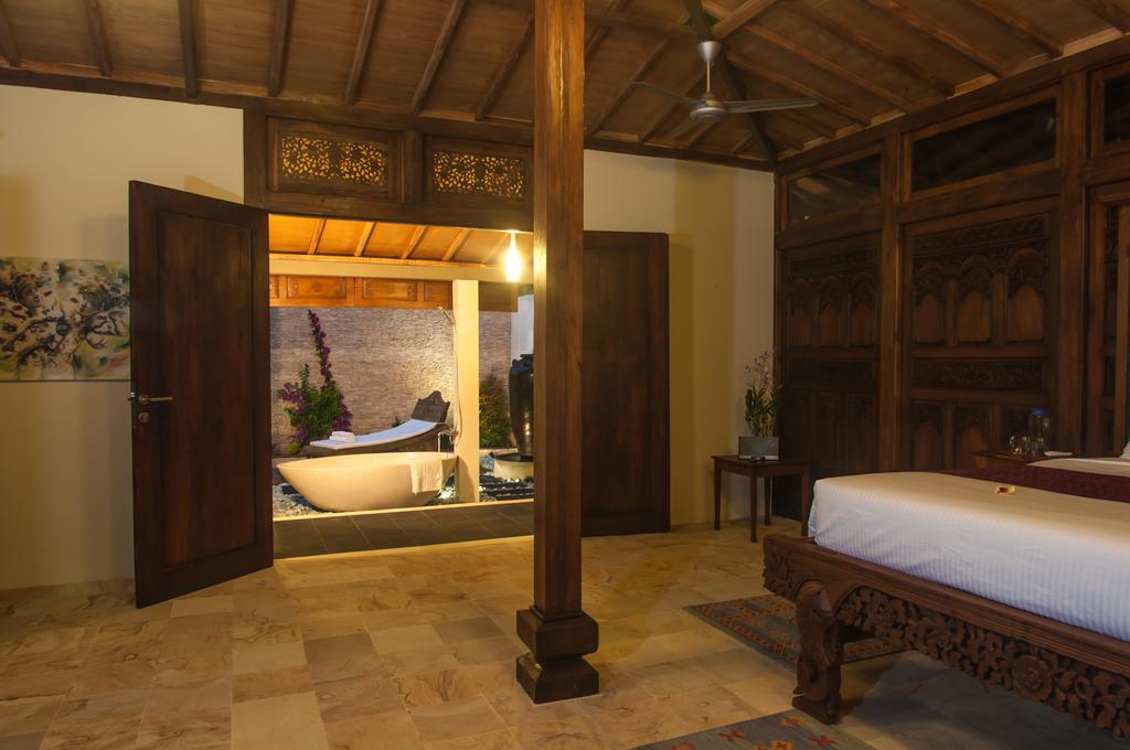 Oceanfront Citakara Sari Villas Candi Dasa  Exterior photo